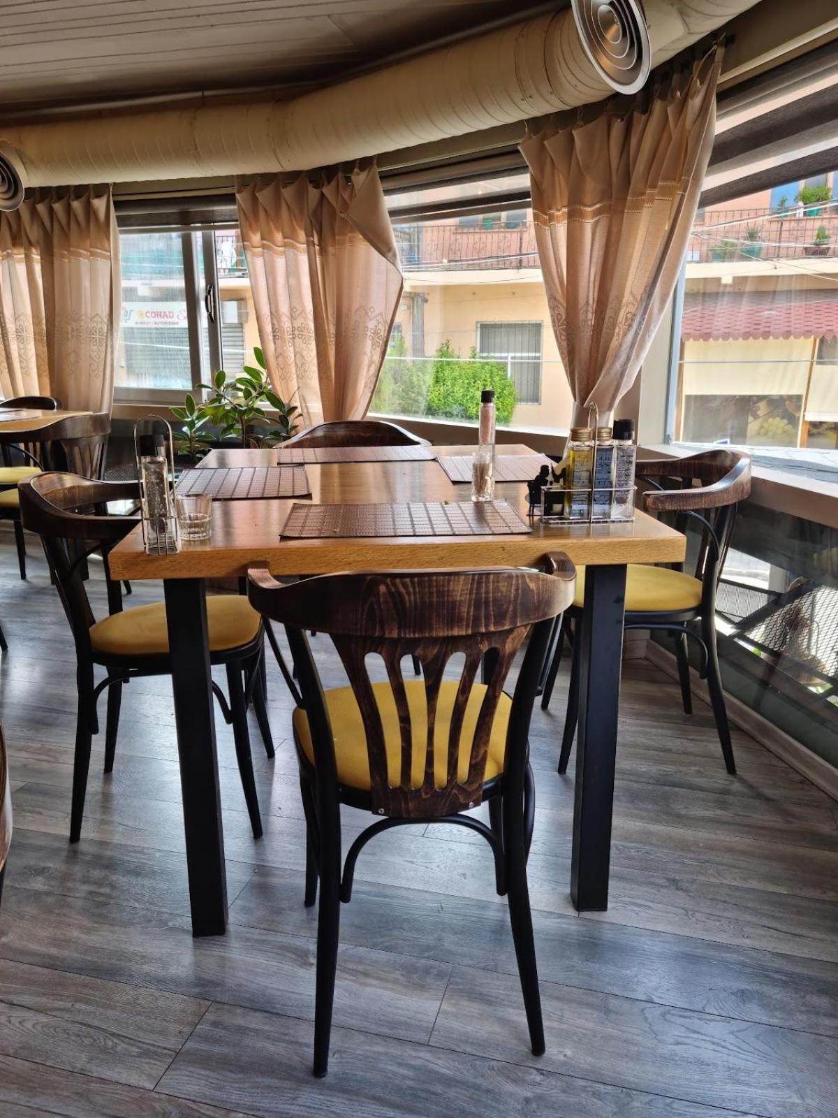 Cozy Elegance Above Korca Apartment Exterior photo